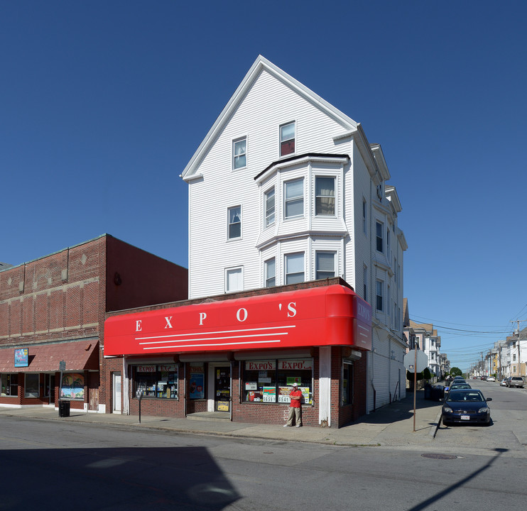 1643 Acushnet Ave in New Bedford, MA - Building Photo