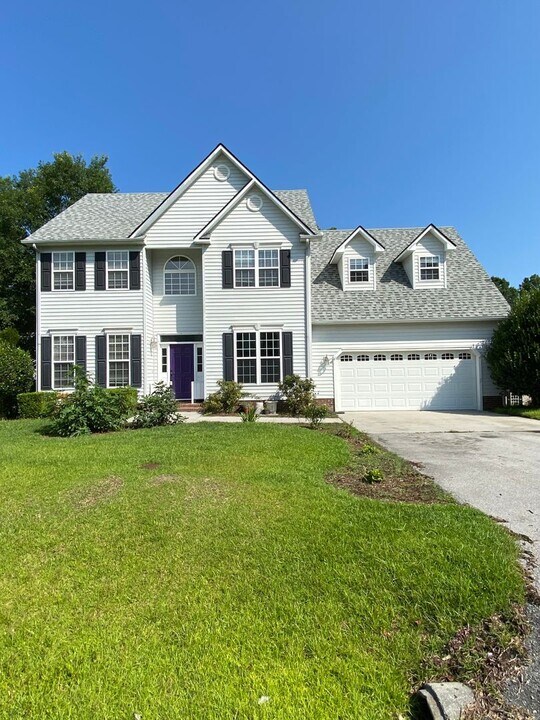 300 Dockside Dr in Jacksonville, NC - Building Photo