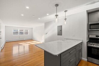 25 Arlington Rd, Unit 3 in Woburn, MA - Foto de edificio - Building Photo