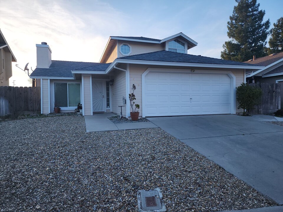 1609 Cashmere Dr in Modesto, CA - Building Photo