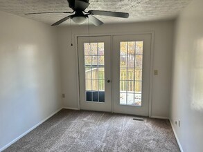 4542 Treeview Ct in Batavia, OH - Foto de edificio - Building Photo