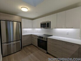 1079 Commonwealth Ave, Unit 503 in Boston, MA - Building Photo