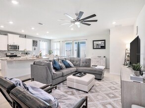 5464 Flint Hills Dr in Wimauma, FL - Foto de edificio - Building Photo