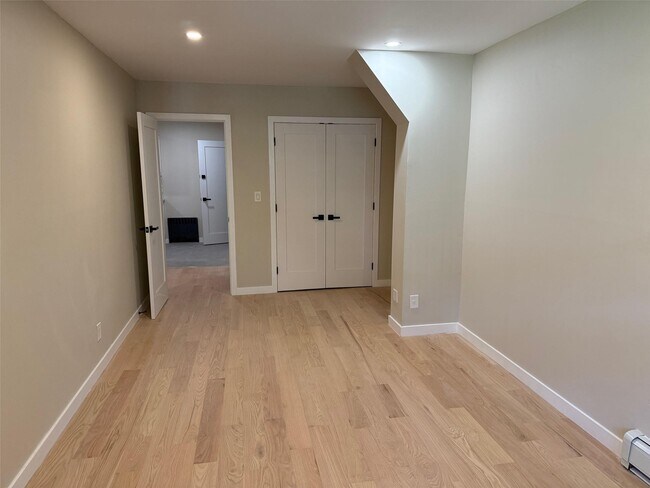 22-56 Steinway St in Queens, NY - Building Photo - Building Photo