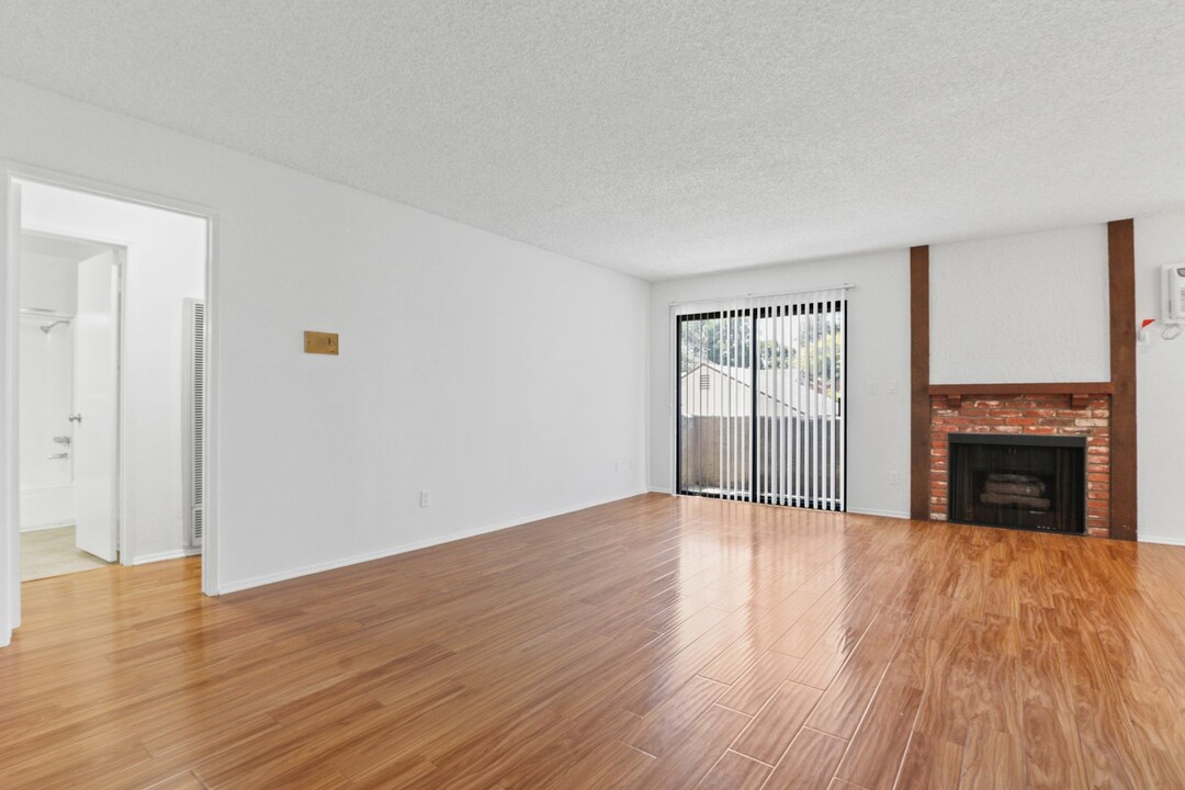 3415 McLaughlin Ave, Unit 108 in Los Angeles, CA - Building Photo