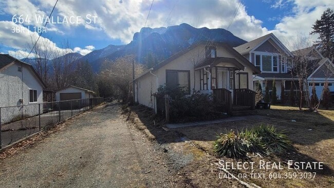 664 Wallace St in Hope, BC - Building Photo - Building Photo