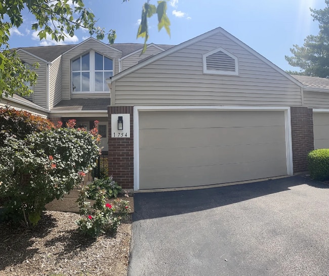 property at 1754 Highview Cir Ct