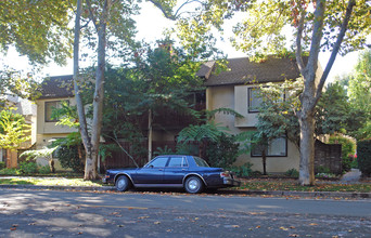 E Street Apartments in Sacramento, CA - Building Photo - Building Photo