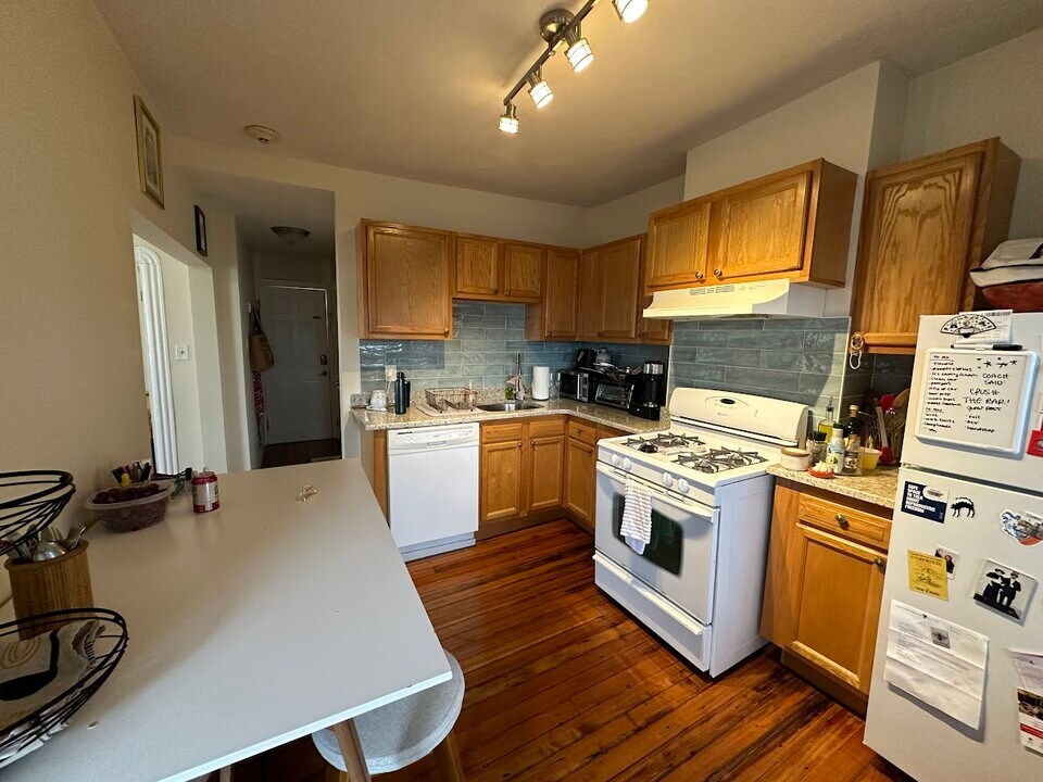 1056 Cambridge St in Cambridge, MA - Building Photo