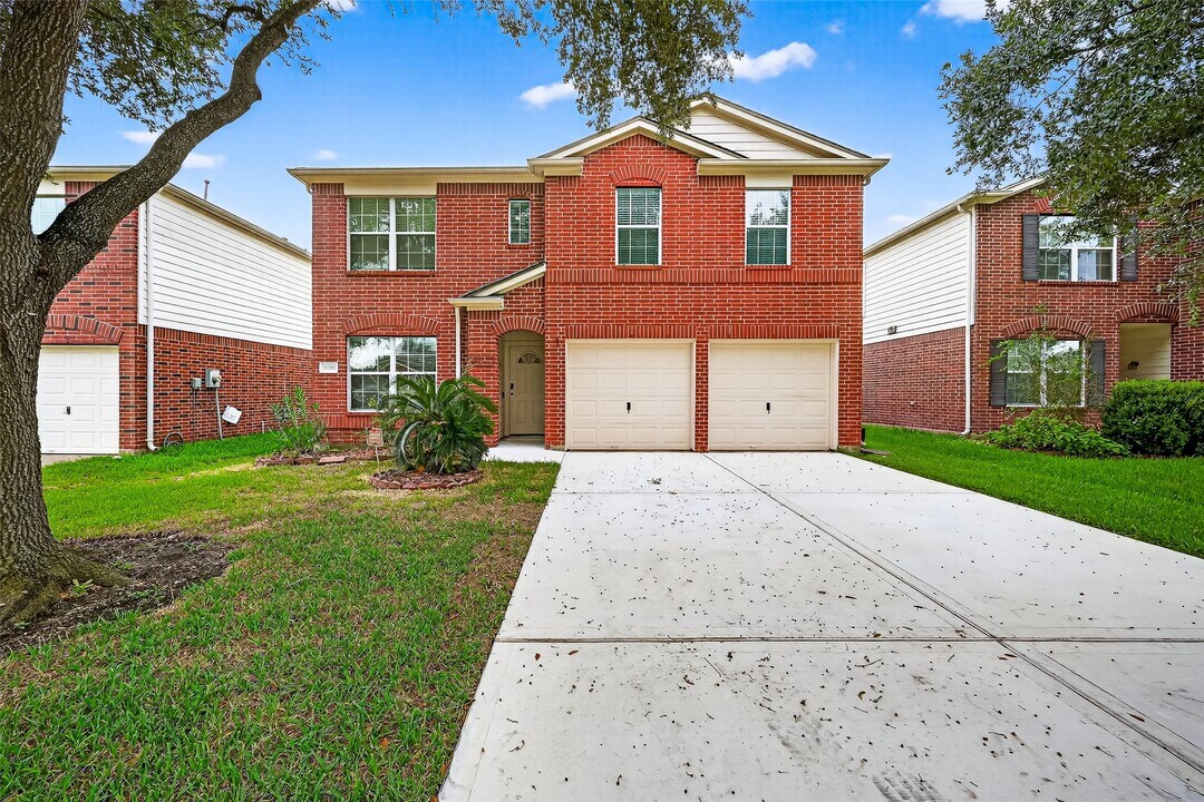 15011 Sugar Sands Dr in Sugar Land, TX - Foto de edificio
