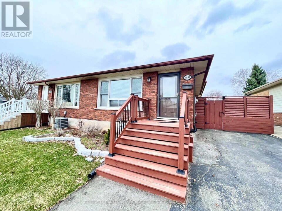 6631 Dawson St in Niagara Falls, ON - Building Photo
