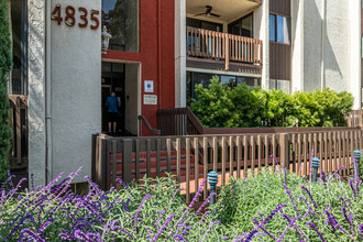 Parkview Plaza in Long Beach, CA - Building Photo - Building Photo