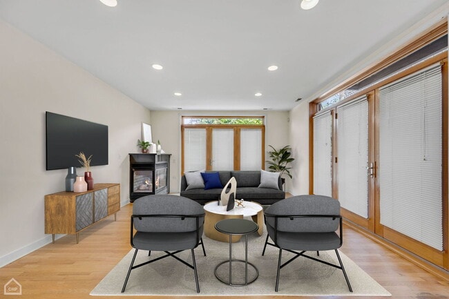 2064 N California Ave in Chicago, IL - Building Photo - Building Photo