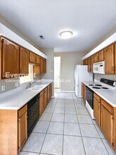 306 Hamlet Ct in Yorktown, VA - Foto de edificio - Building Photo