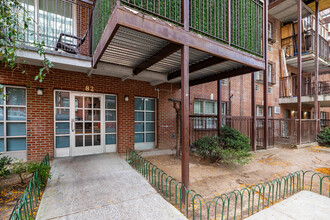 76 S 8th St in Brooklyn, NY - Foto de edificio - Building Photo