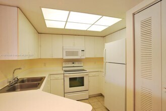 4175 N Haverhill Rd in West Palm Beach, FL - Foto de edificio - Building Photo