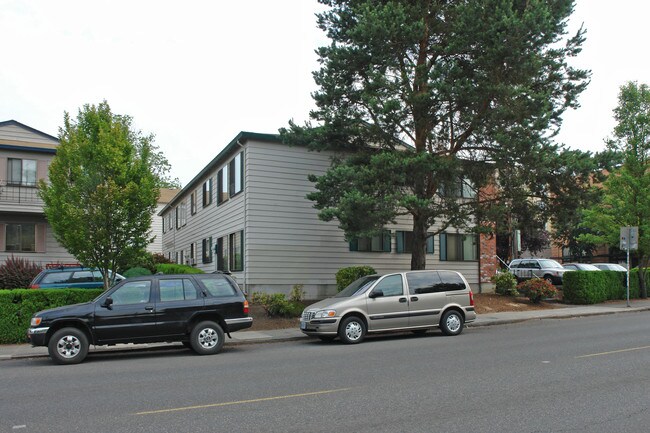 Brighton in Portland, OR - Foto de edificio - Building Photo