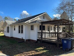 1835 Thompson Dr in Winston-Salem, NC - Building Photo - Building Photo