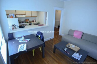 368 Riverway, Unit 2 in Boston, MA - Building Photo - Building Photo