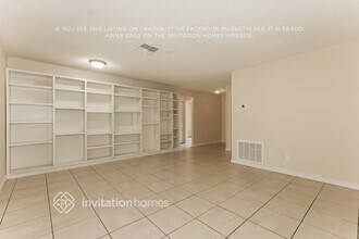 8512 Misty River Ct in Tampa, FL - Building Photo - Building Photo