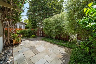 525 Grand Blvd in Los Angeles, CA - Building Photo