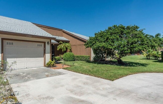 13335 Cross Pointe Dr in West Palm Beach, FL - Building Photo - Building Photo