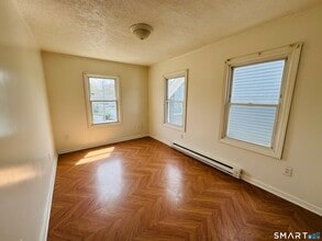 260 Bunker Ave in Meriden, CT - Building Photo - Building Photo