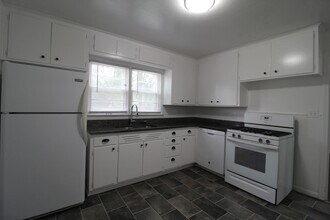 6116 W 54th Terrace in Mission, KS - Building Photo - Building Photo