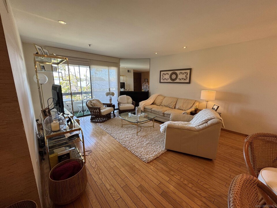 5605 Friars Rd in San Diego, CA - Building Photo