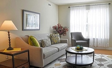 Wendwood Square Apartments in Newport News, VA - Foto de edificio - Building Photo