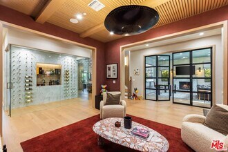 5084 Valjean Ave in Los Angeles, CA - Foto de edificio - Building Photo