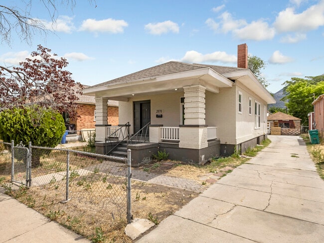 property at 2870 Lincoln Ave