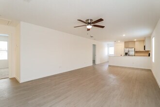 1247 Maple St in Wilmer, TX - Foto de edificio - Building Photo