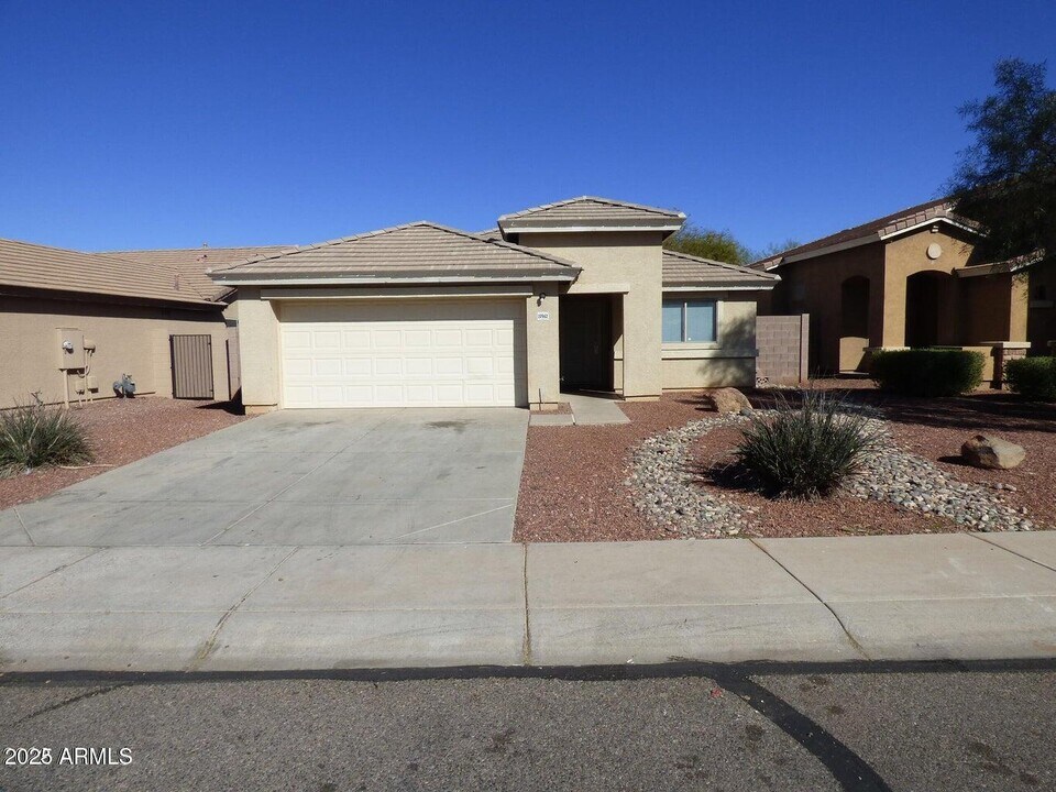 10962 W Rio Vista Ln in Avondale, AZ - Building Photo