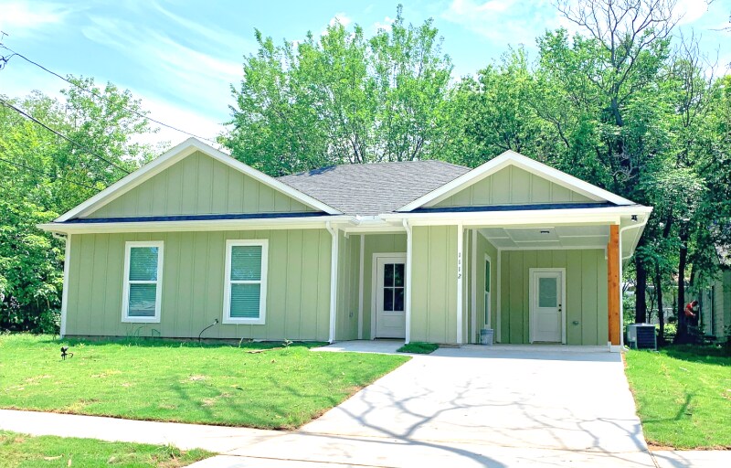 1112 S 6th Ave in Denison, TX - Building Photo