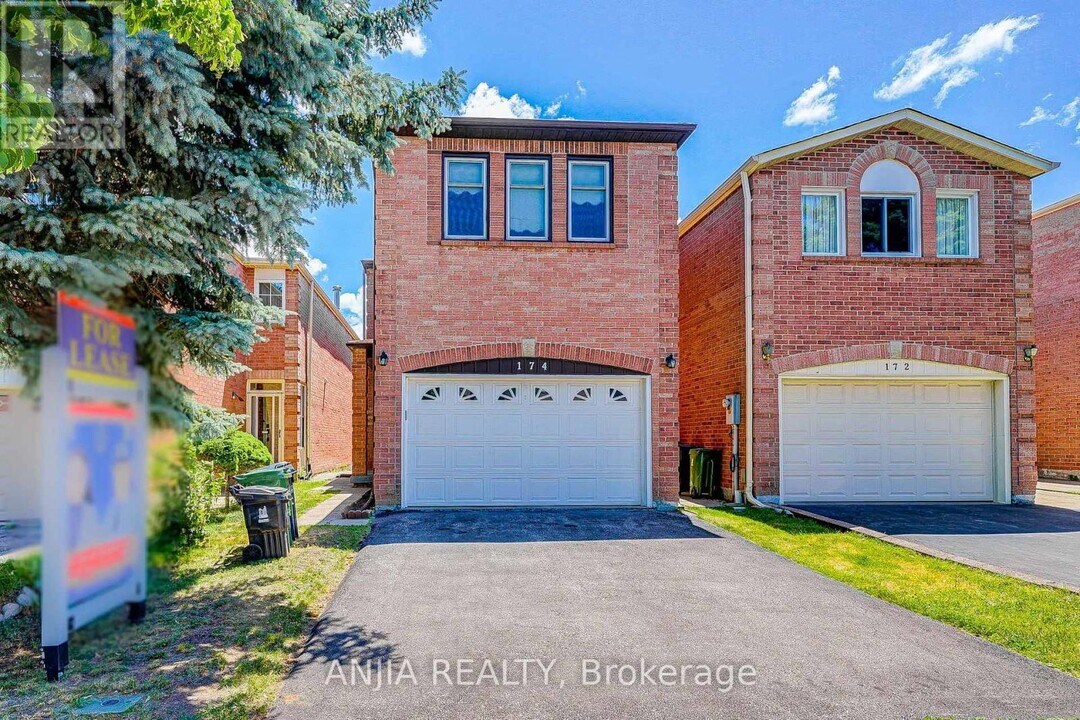 174 Roxanne Crescent in Toronto, ON - Building Photo