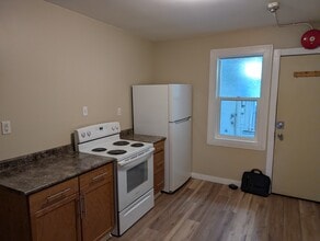 680 B Aberdeen Ave in Winnipeg, MB - Building Photo - Building Photo