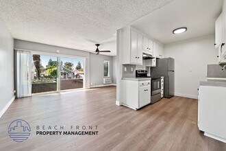 1105 N. Flower St. in Santa Ana, CA - Foto de edificio - Building Photo