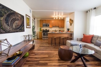 Innovo Living On Waters in Tampa, FL - Building Photo - Building Photo