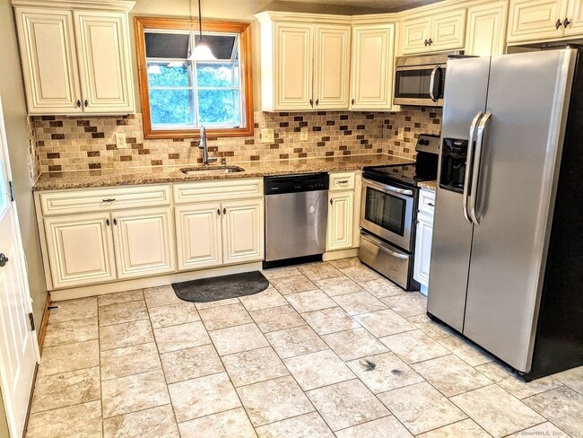 680 N Colony Rd in Meriden, CT - Building Photo - Building Photo