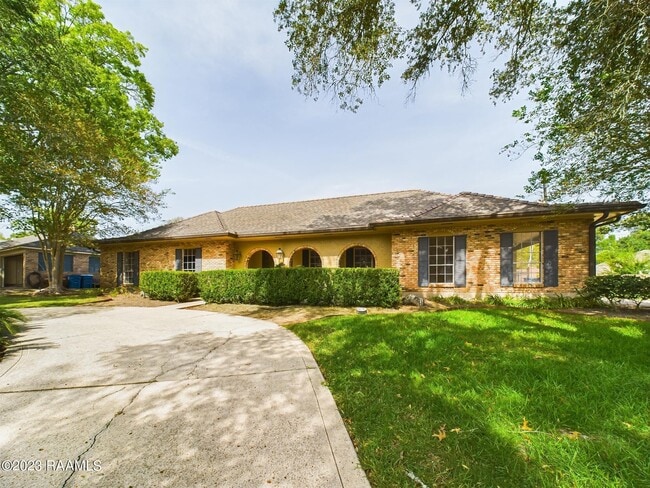 232 Thibodeaux Dr in Lafayette, LA - Foto de edificio - Building Photo