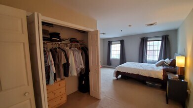 Harbor Hill Place in Portsmouth, NH - Foto de edificio - Building Photo