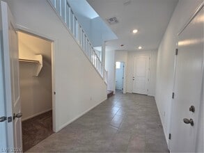 7376 Pioneer Way in Las Vegas, NV - Building Photo - Building Photo