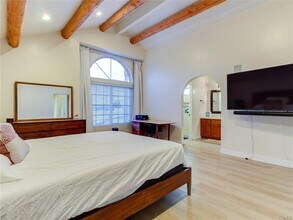 2703 Huntington Ln in Redondo Beach, CA - Building Photo - Building Photo