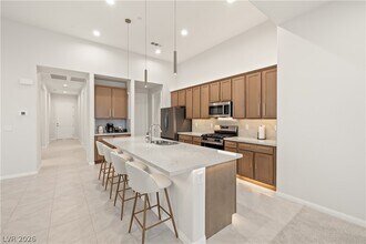 684 Ambridge Dr in Henderson, NV - Building Photo - Building Photo