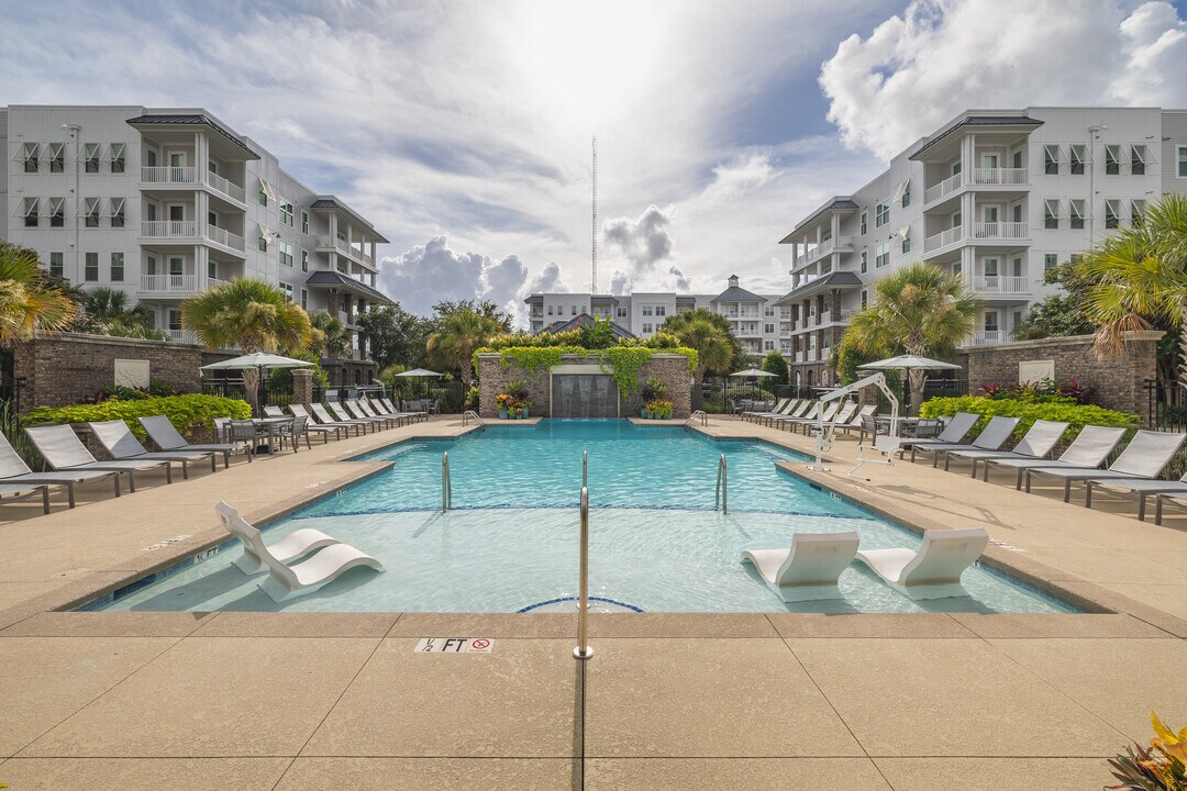 Bridgeside at Patriots Point in Mount Pleasant, SC - Foto de edificio