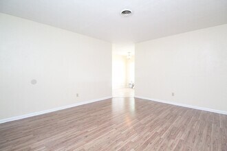 106 St Regis Dr in Pensacola, FL - Building Photo - Building Photo