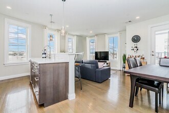 71 Willow Ct, Unit 3 in Boston, MA - Foto de edificio - Building Photo
