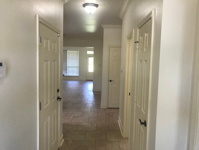 37150 Woodgate Ave in Prairieville, LA - Building Photo - Building Photo