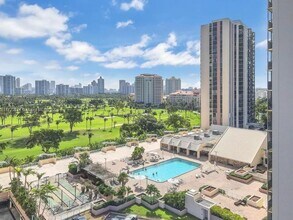 20301 W Country Club Dr in Aventura, FL - Building Photo - Building Photo